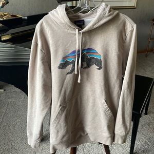 Patagonia men’s sweatshirt